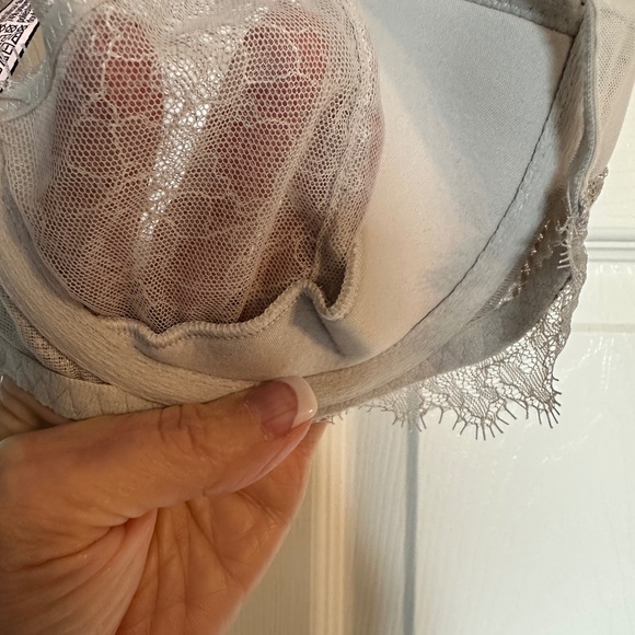 Victoria’s Secret Smoky Silver Metallic Lace Bra – Eyelash Glitter, Size 34C - Picture 3 of 3